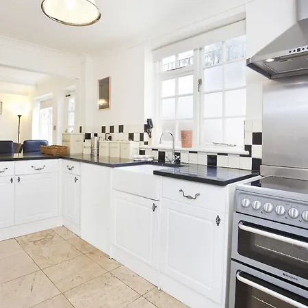 Holgate Apartman *
